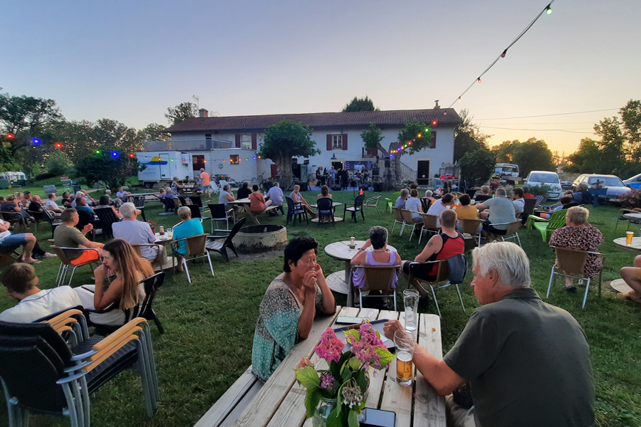 Terras Camping Aux Rives Du Soleil